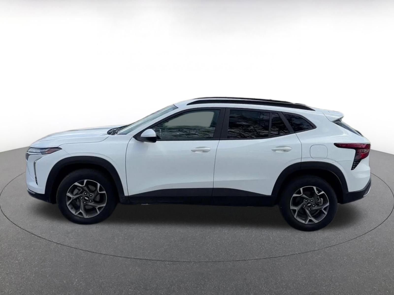 Used 2025 Chevrolet Trax LT image 9