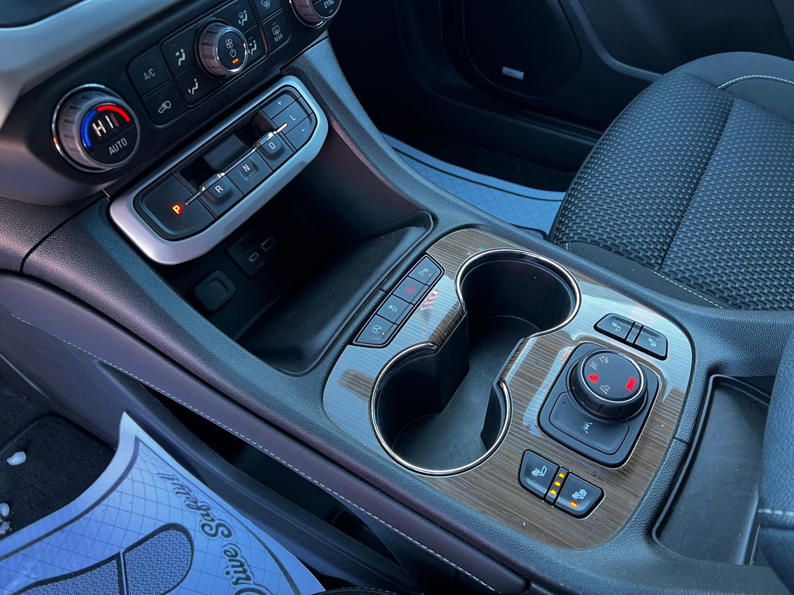 Used 2023 GMC Acadia SLE w/ Driver Convenience Package image 21