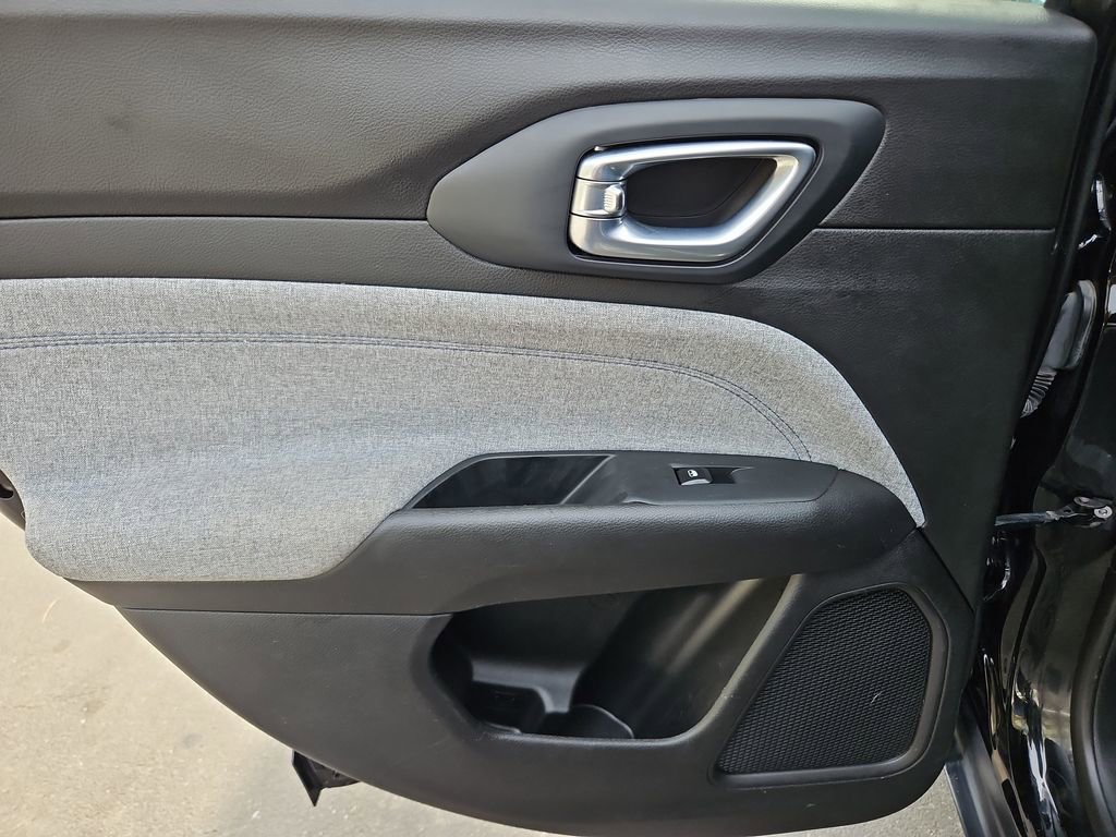 Used 2024 Jeep Compass Latitude image 25