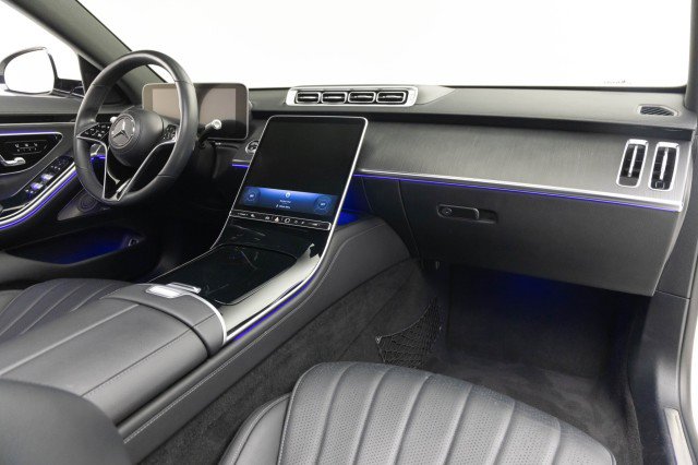 Used 2022 Mercedes-Benz S 500 4MATIC w/ AMG Line Package image 2