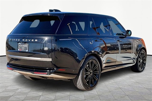 Used 2023 Land Rover Range Rover SE image 2