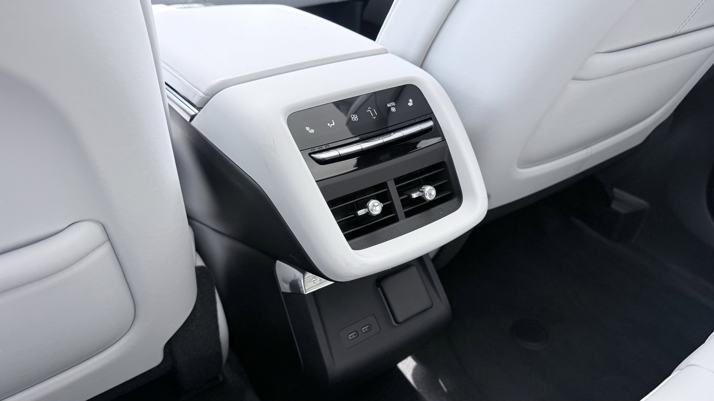 Used 2024 Cadillac Lyriq Luxury AWD/4WD image 51
