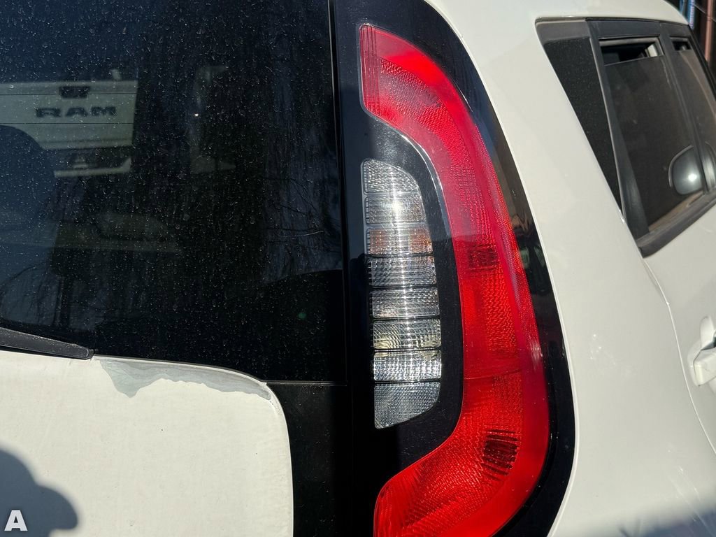Used 2015 Kia Soul image 11