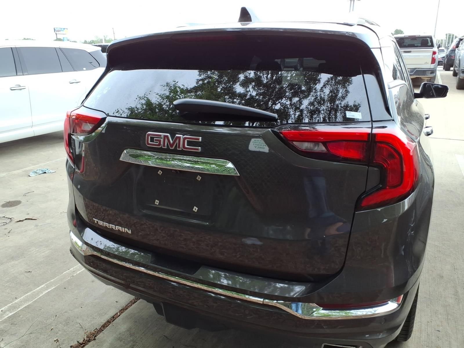 Used 2019 GMC Terrain Denali w/ Advanced Safety Package image 8