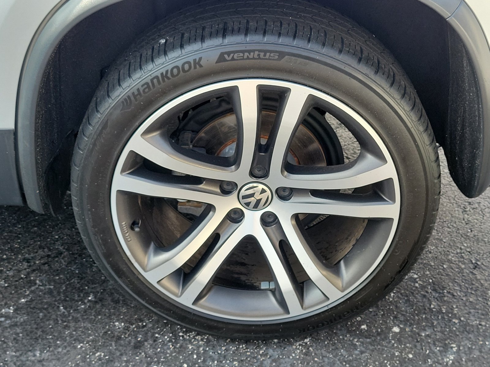 Used 2017 Volkswagen Tiguan SEL FWD image 9