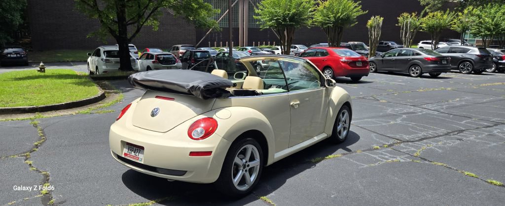Used 2010 Volkswagen Beetle Convertible FWD image 12