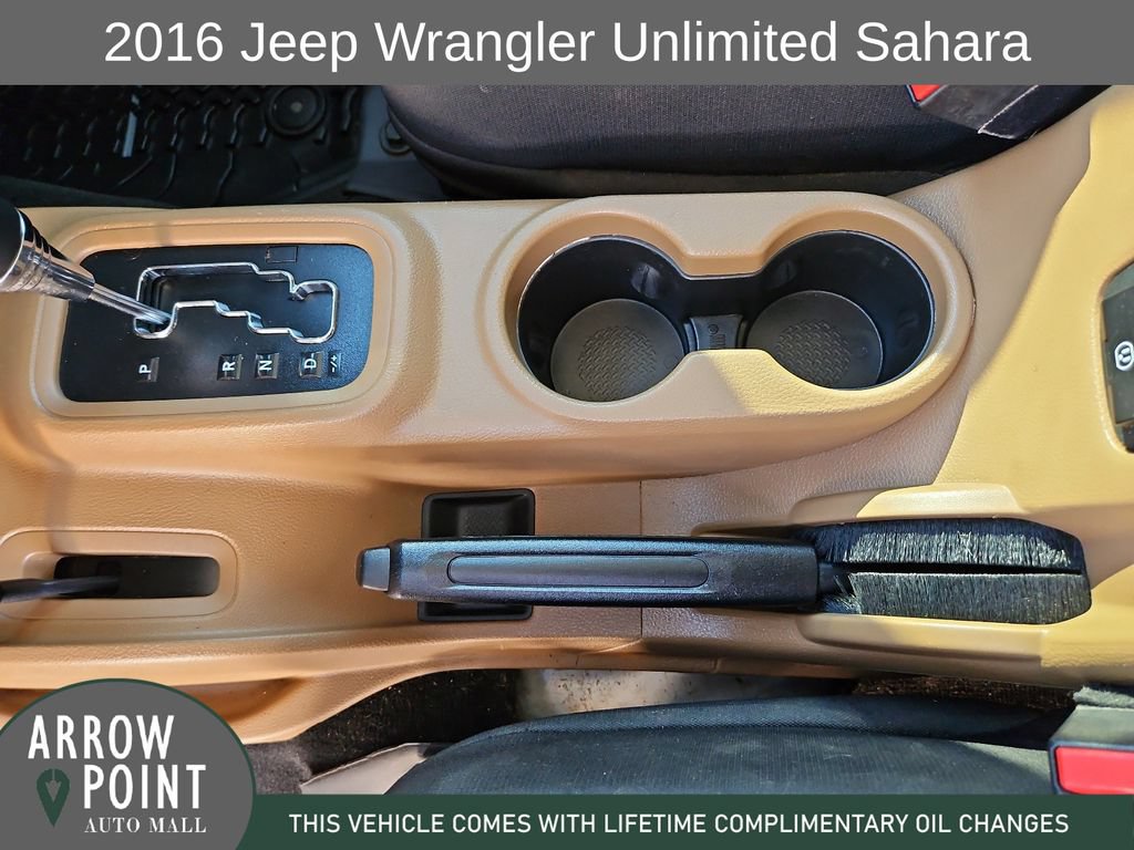 Used 2016 Jeep Wrangler Unlimited Sahara w/ Connectivity Group AWD/4WD image 26