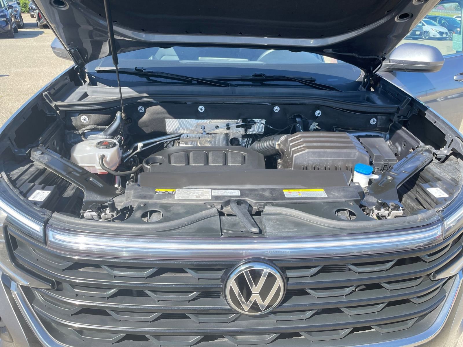 Used 2025 Volkswagen Atlas Cross Sport SE image 34