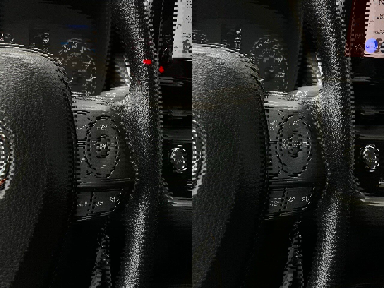 Used 2024 Toyota Corolla LE image 30