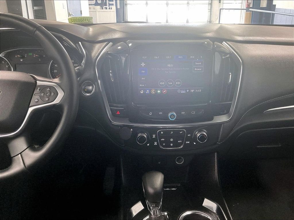 Used 2023 Chevrolet Traverse LT AWD/4WD image 19