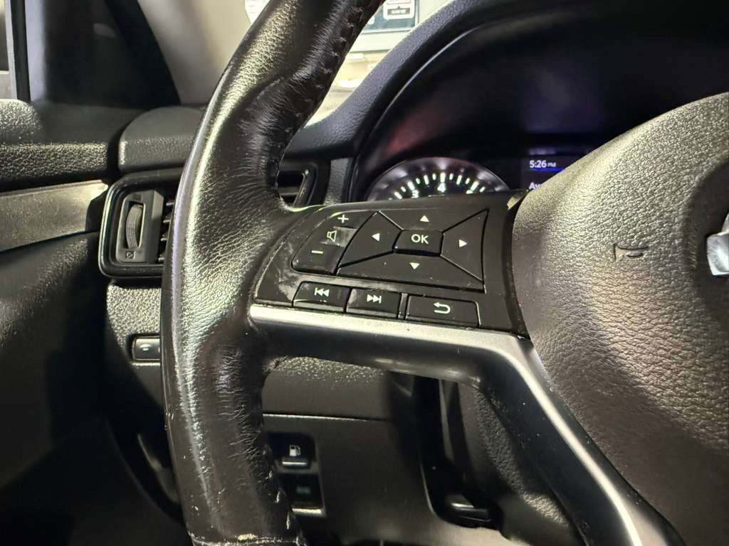 Used 2018 Nissan Rogue SV image 21