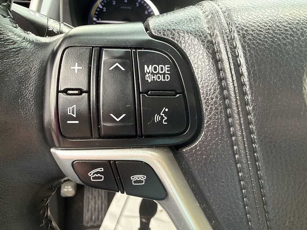 Used 2015 Toyota Highlander Limited w/ Driver Technology Package image 12