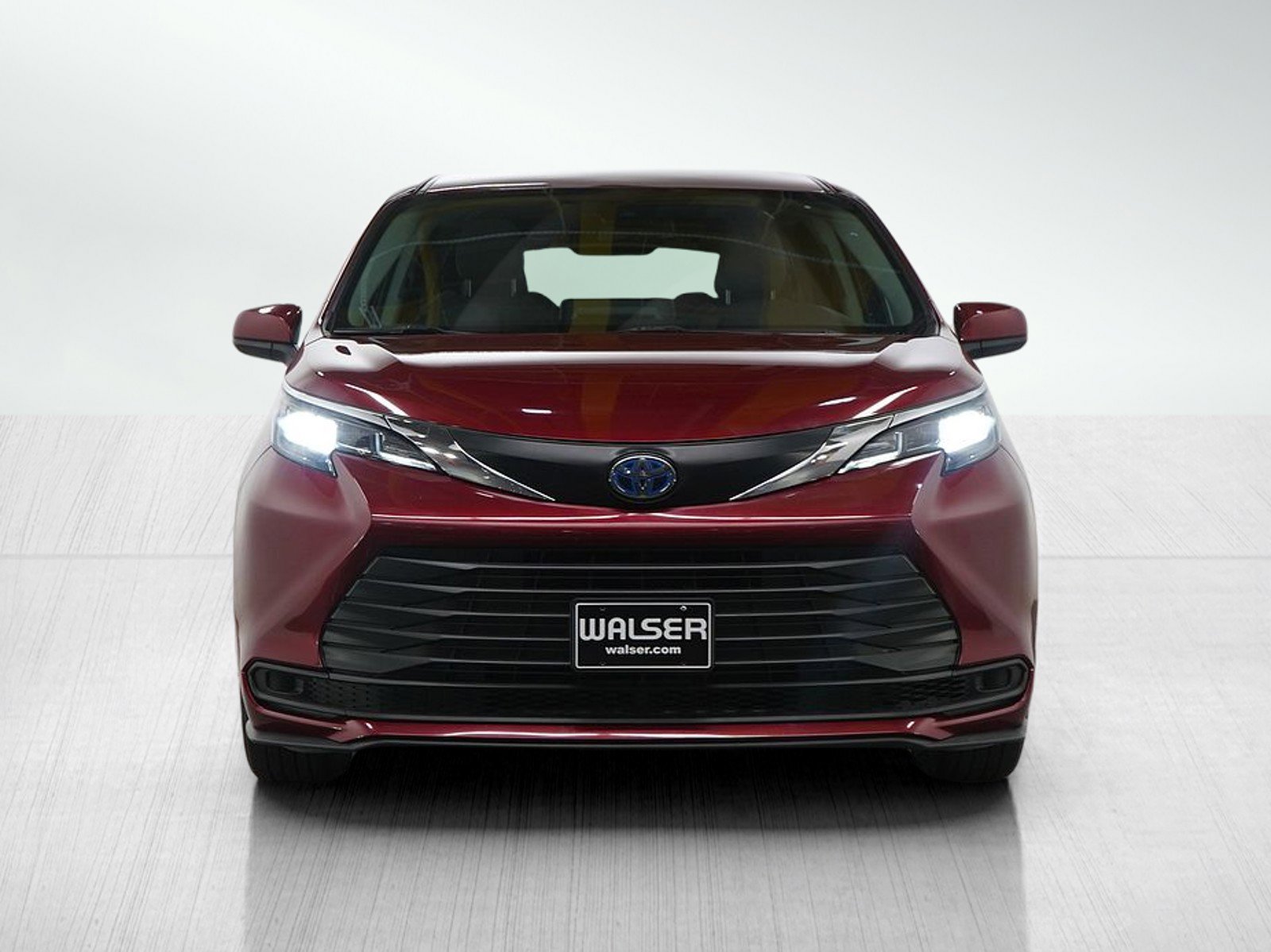 Used 2024 Toyota Sienna LE image 8