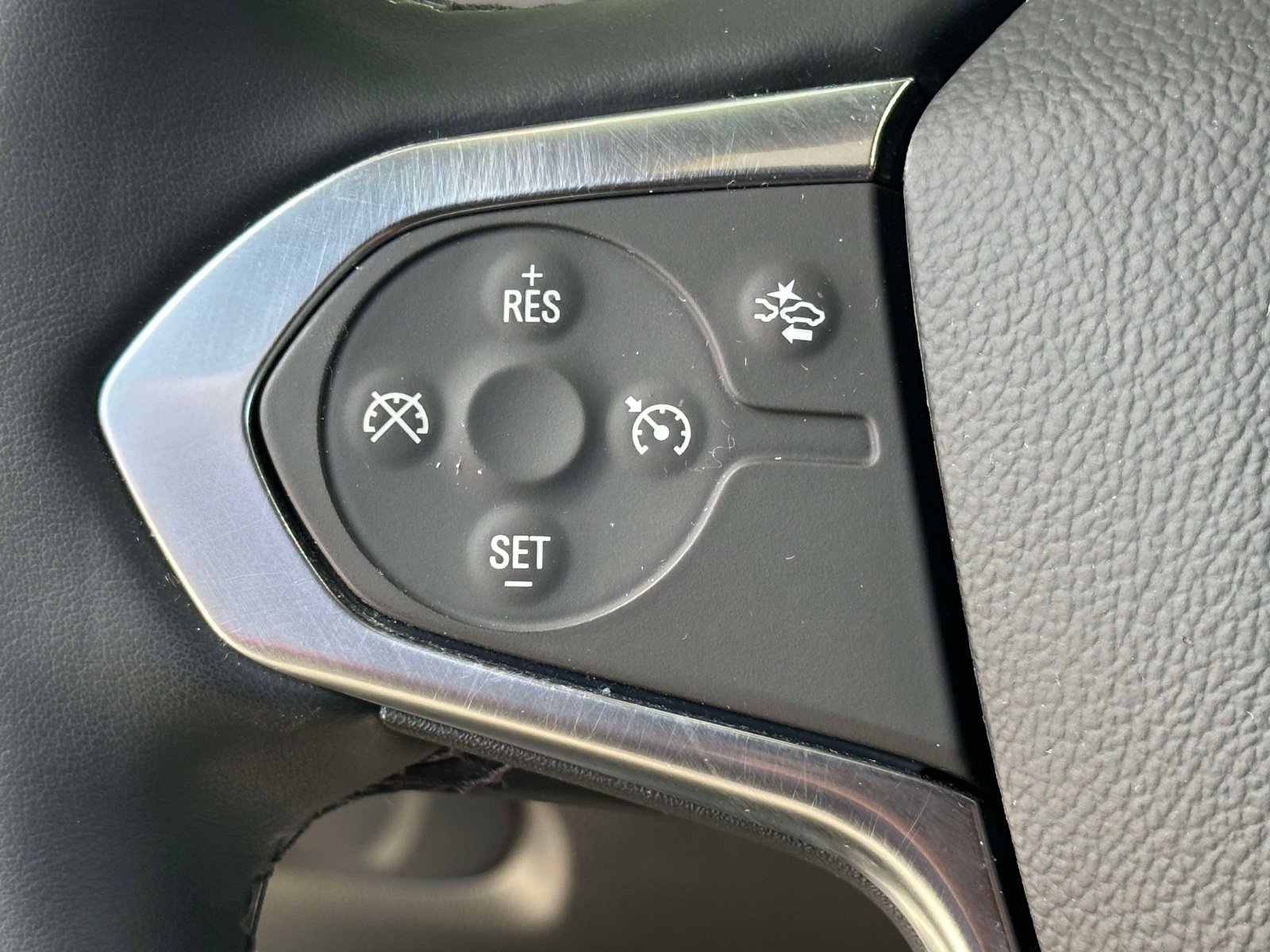 Used 2023 Chevrolet Traverse LT AWD/4WD image 23
