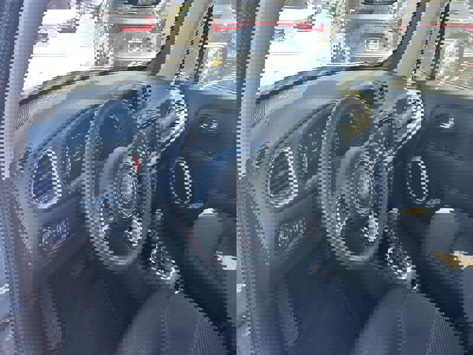 Used 2018 Jeep Renegade Latitude image 18