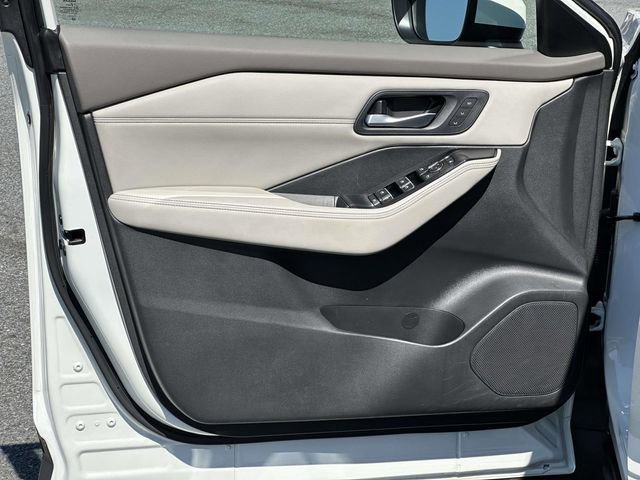 Used 2023 Nissan Rogue SL w/ SL Premium Package image 14