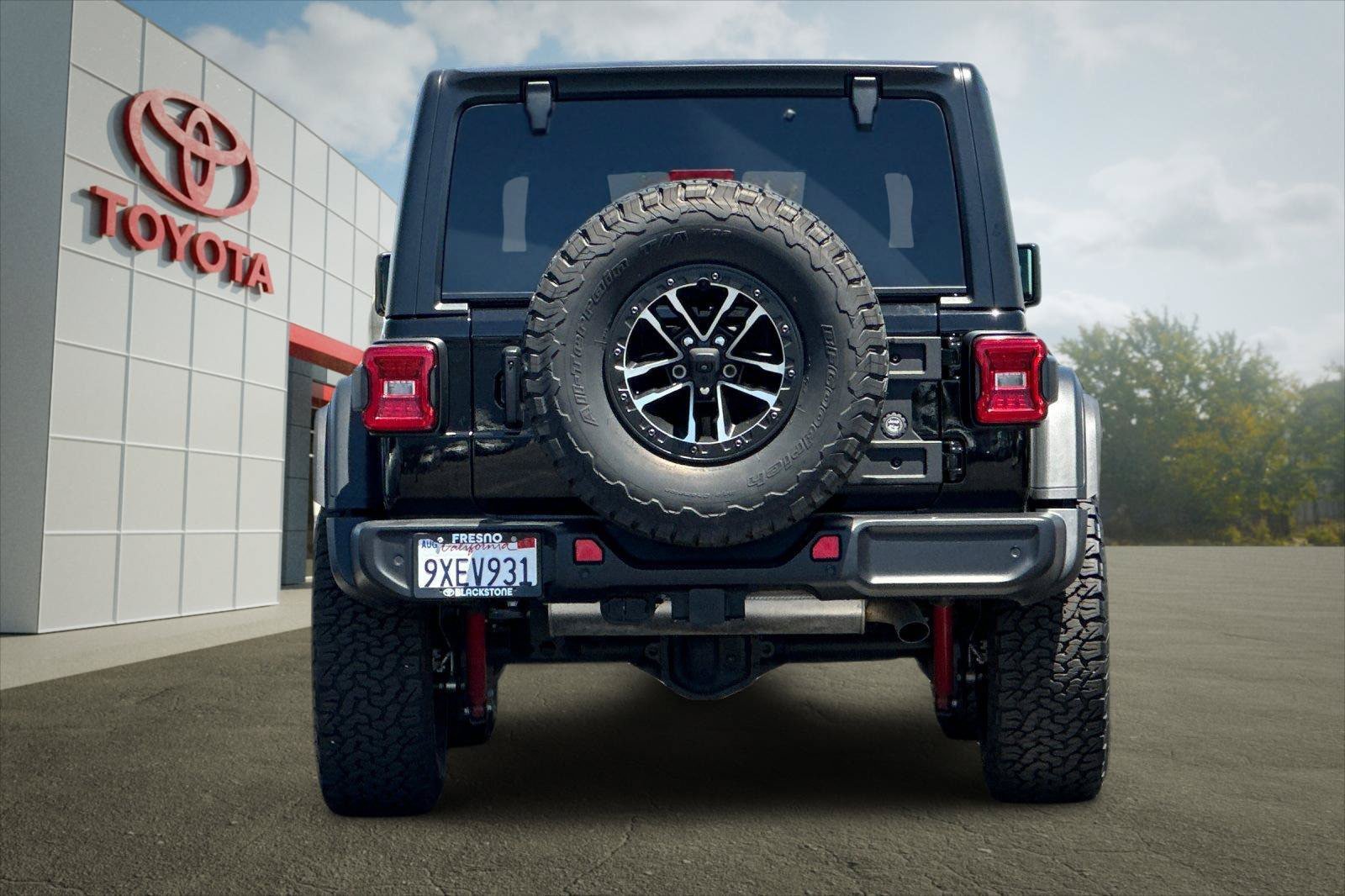 Used 2025 Jeep Wrangler Unlimited Sport AWD/4WD image 4