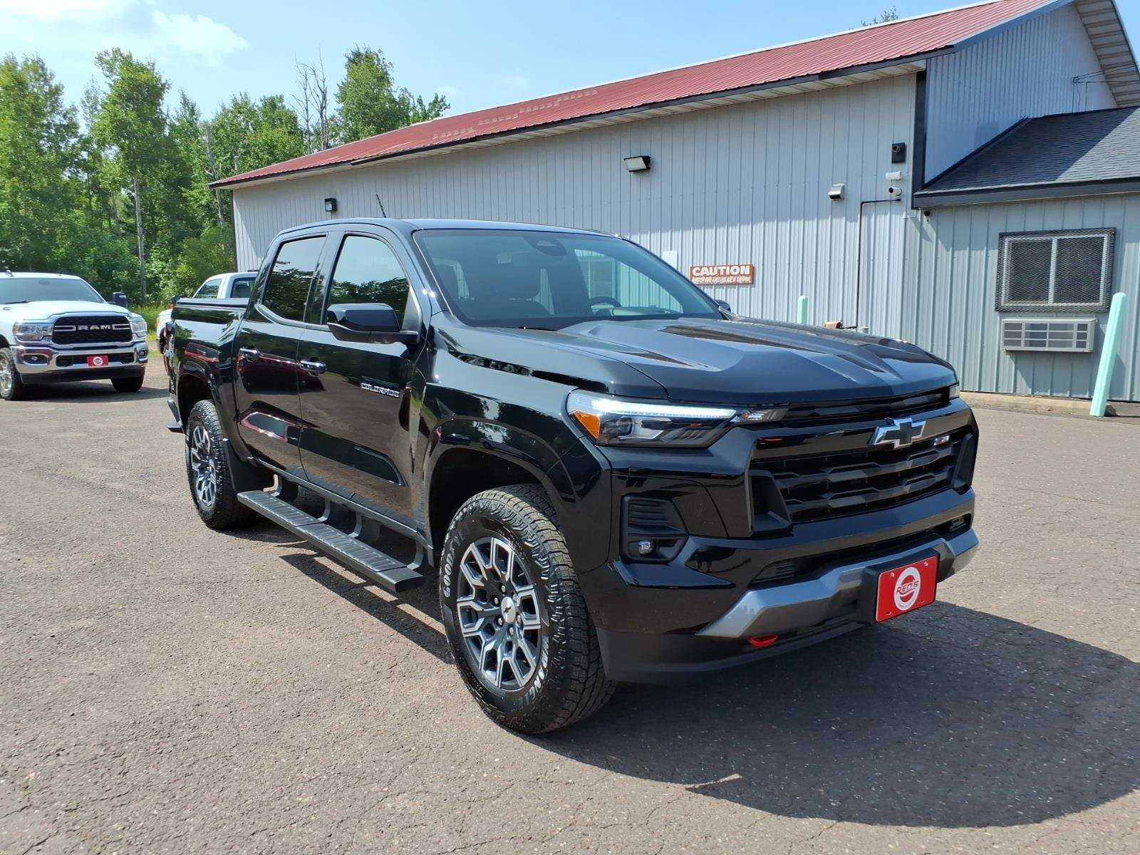 Used 2024 Chevrolet Colorado Z71 w/ Z71 Convenience Package 2 AWD/4WD image 8