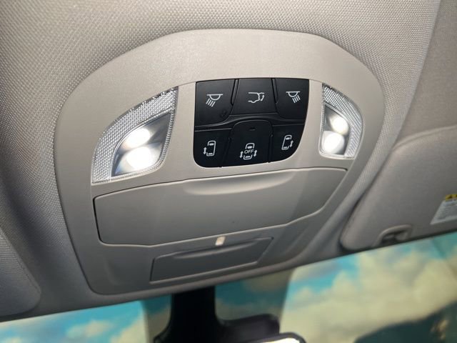 Used 2024 Chrysler Pacifica Select image 44
