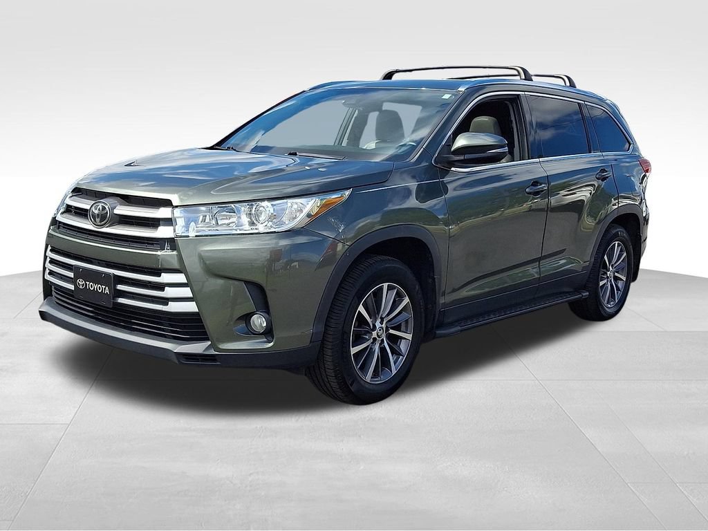 Used 2019 Toyota Highlander XLE AWD/4WD image 3