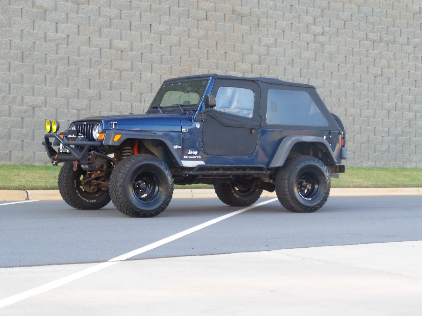 Used 2005 Jeep Wrangler Unlimited w/ Security Group AWD/4WD image 21
