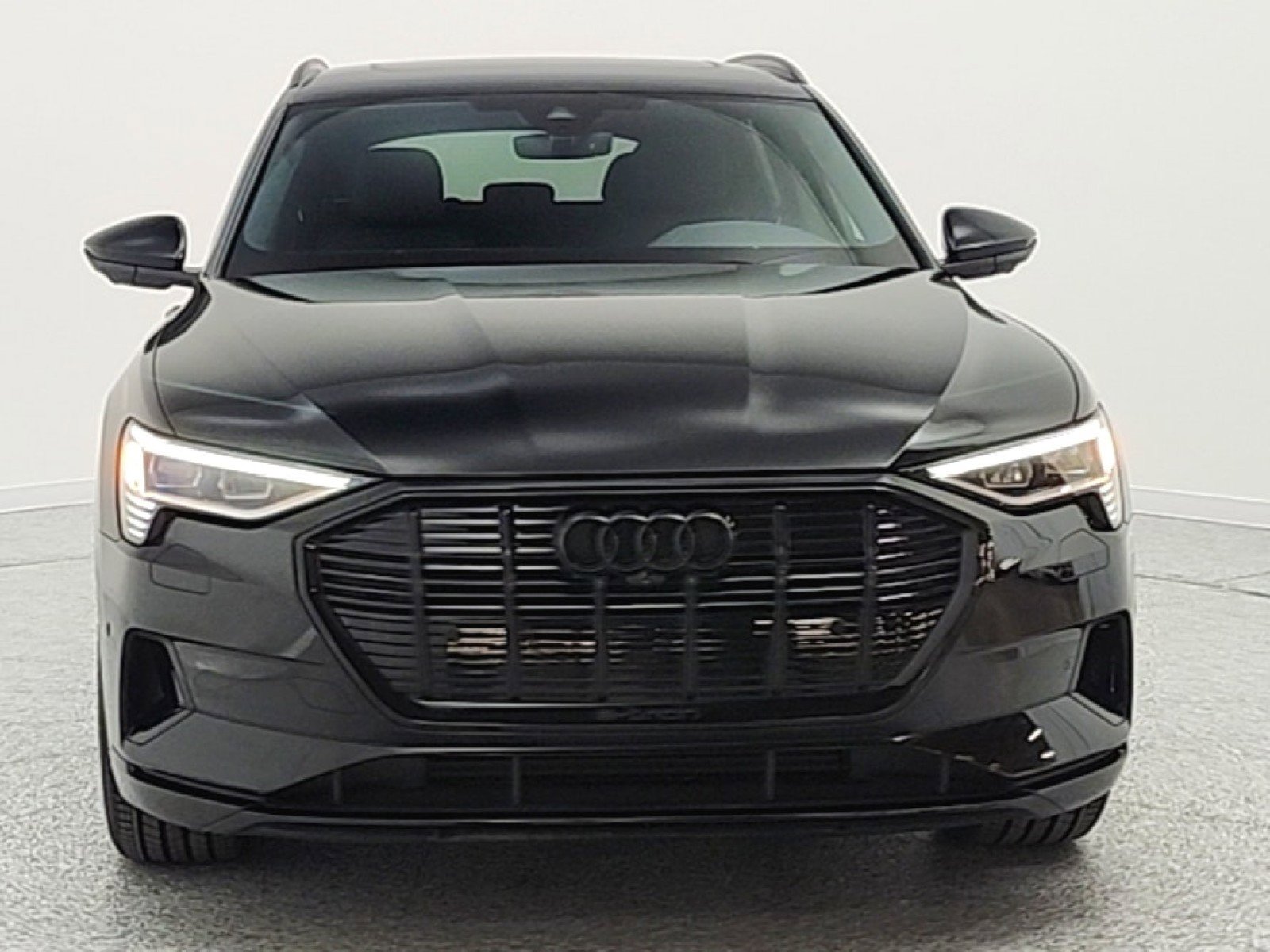 Used 2023 Audi e-tron Premium Plus w/ Premium Plus Package AWD/4WD image 2