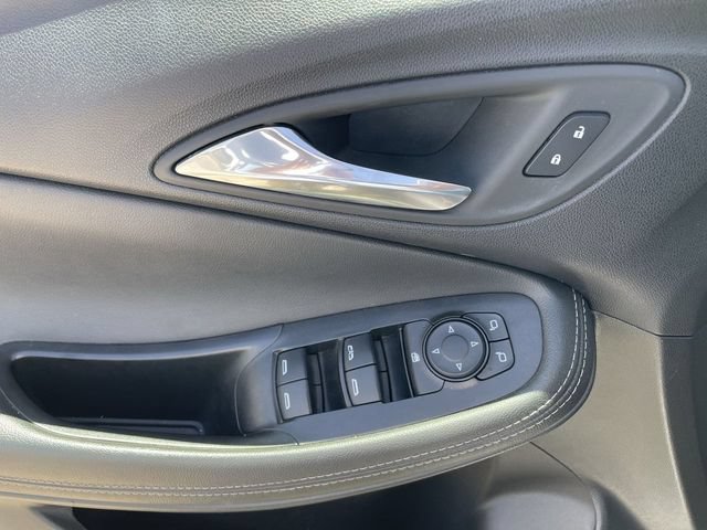 Used 2024 Buick Encore GX Sport Touring FWD image 21
