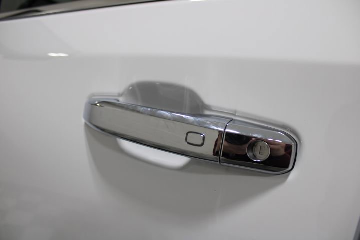 Used 2025 Chevrolet Silverado 1500 LTZ AWD/4WD image 16