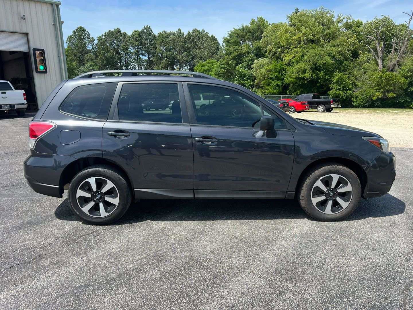 Used 2017 Subaru Forester 2.5i w/ Alloy Wheel Package AWD/4WD image 2