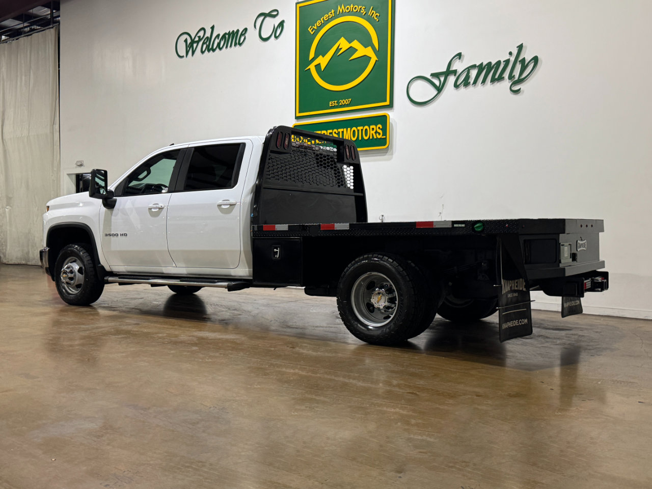 Used 2024 Chevrolet Silverado 3500 LT w/ Convenience Package image 6