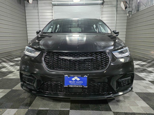 Used 2023 Chrysler Pacifica Touring-L w/ S Appearance Package FWD image 3