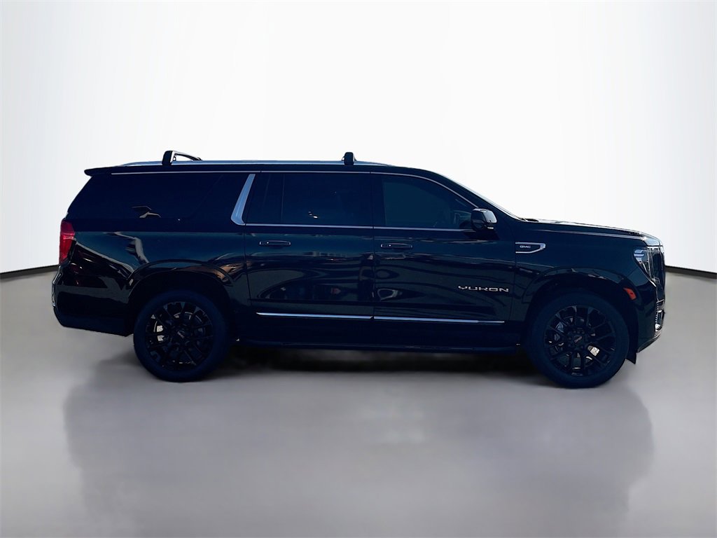 Used 2023 GMC Yukon XL SLT w/ SLT Luxury Package image 8