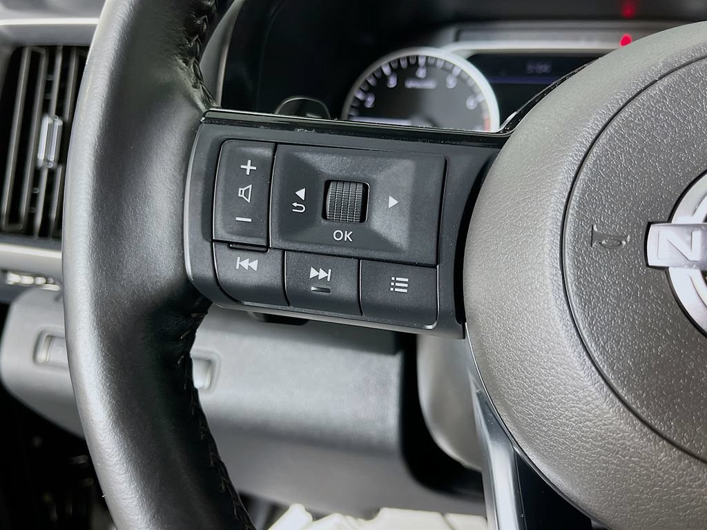 Used 2023 Nissan Pathfinder SL w/ Lighting Package (N92) FWD image 15