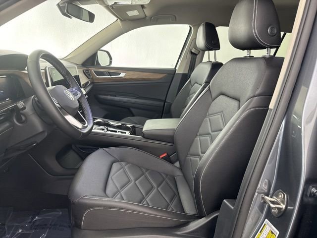 Used 2025 Volkswagen Atlas SE image 26