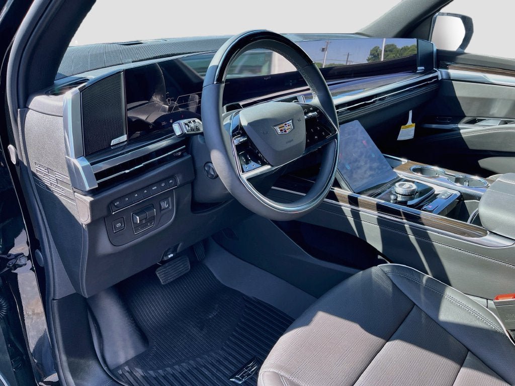 New 2026 Cadillac Escalade ESV Luxury w/ LPO, Radiant Package AWD/4WD image 16