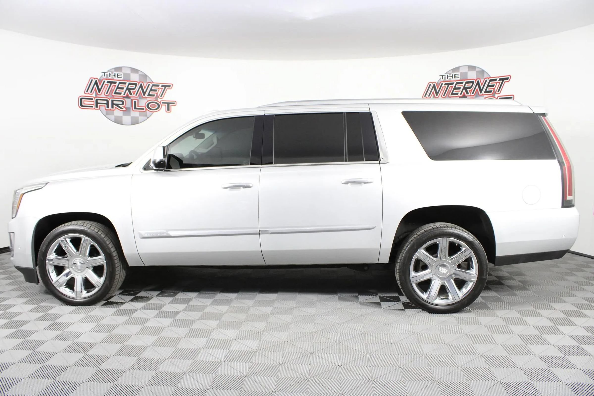 Used 2020 Cadillac Escalade ESV Luxury AWD/4WD image 4