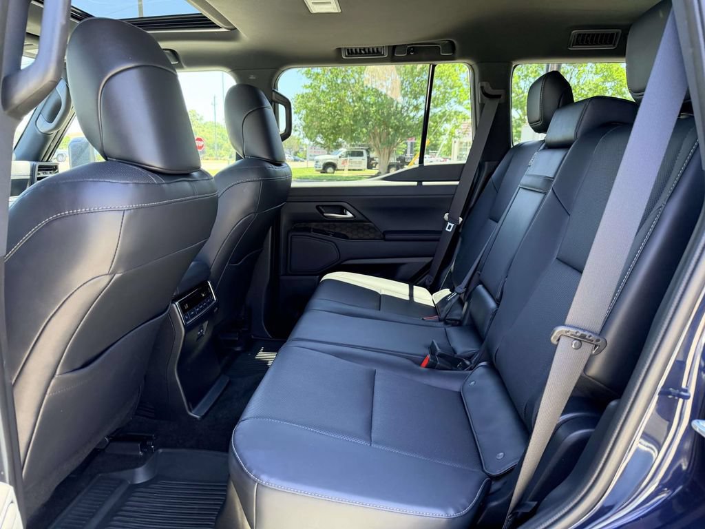 Used 2024 Lexus GX 550 w/ Accessory Package (Z1) AWD/4WD image 17
