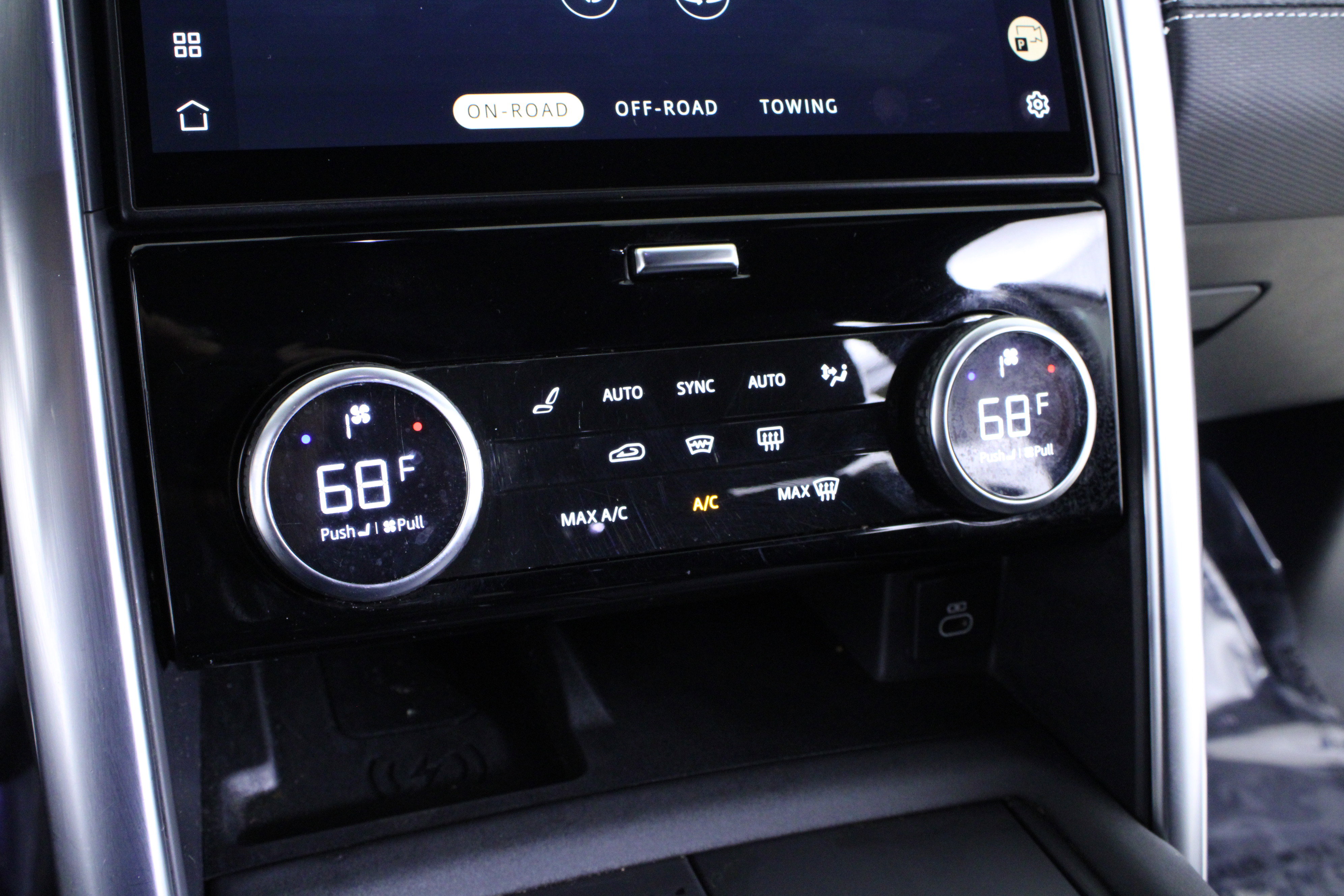 Used 2023 Land Rover Discovery S R-Dynamic image 31