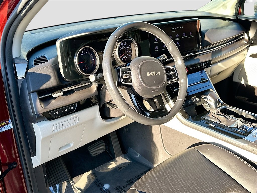 Used 2022 Kia Carnival EX image 9