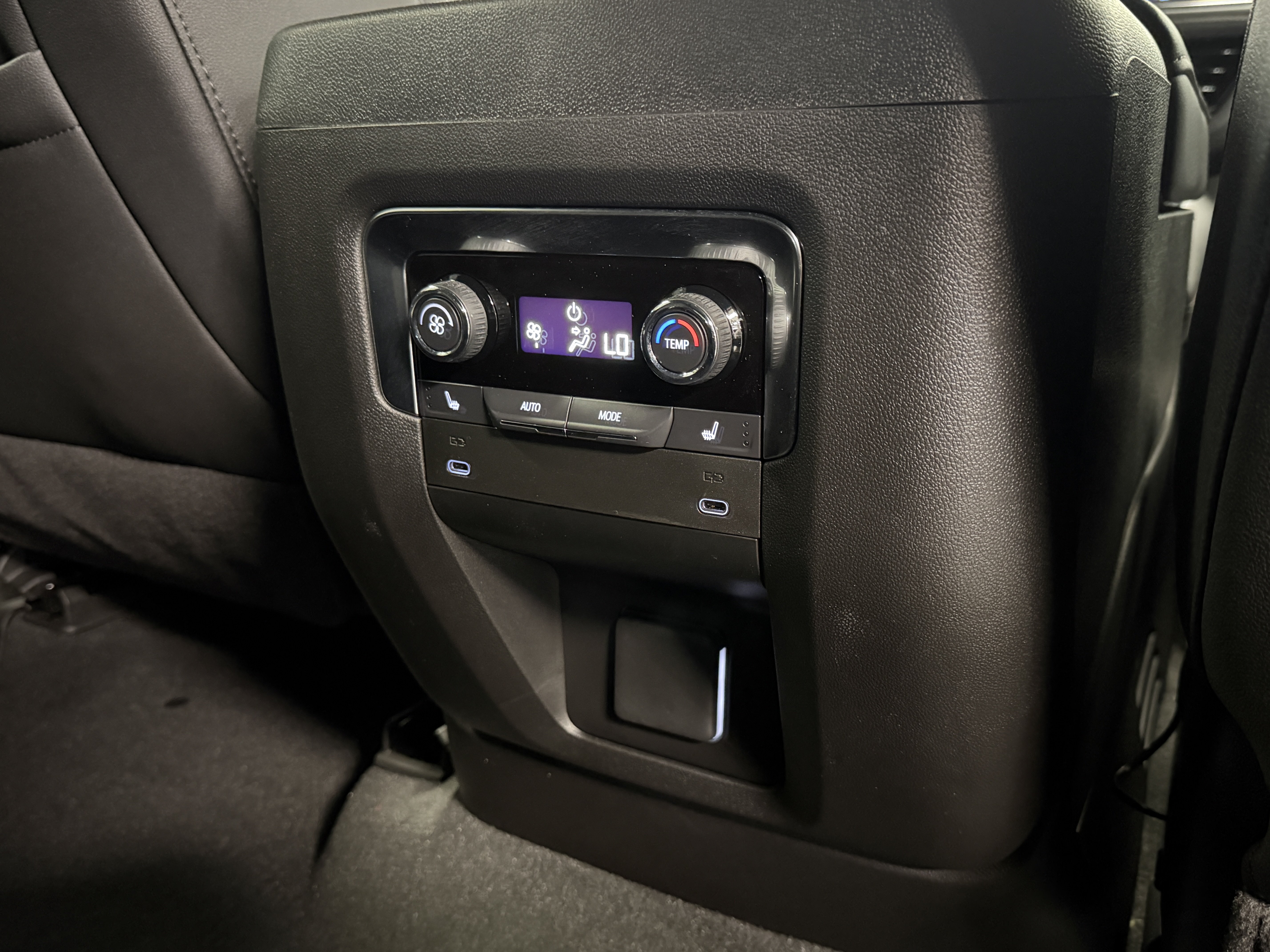 Used 2025 Chevrolet Tahoe High Country AWD/4WD image 21
