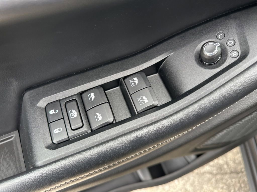 Used 2023 Jeep Grand Cherokee Laredo w/ Luxury Tech Group I image 17