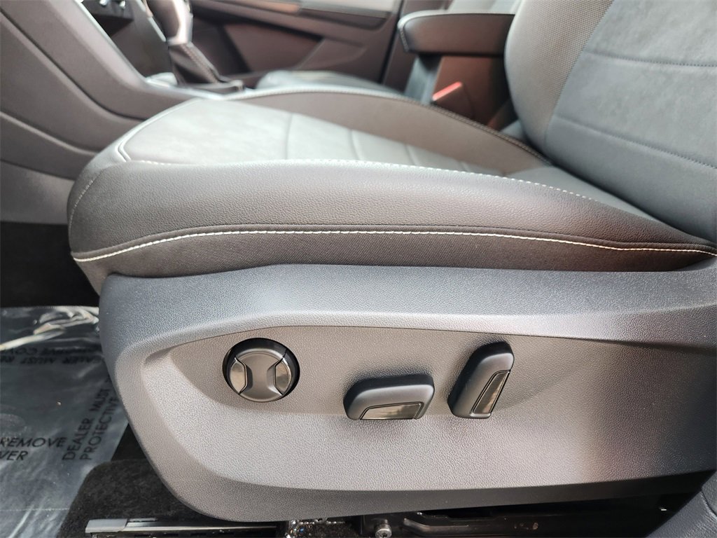Used 2024 Volkswagen Taos SE image 7