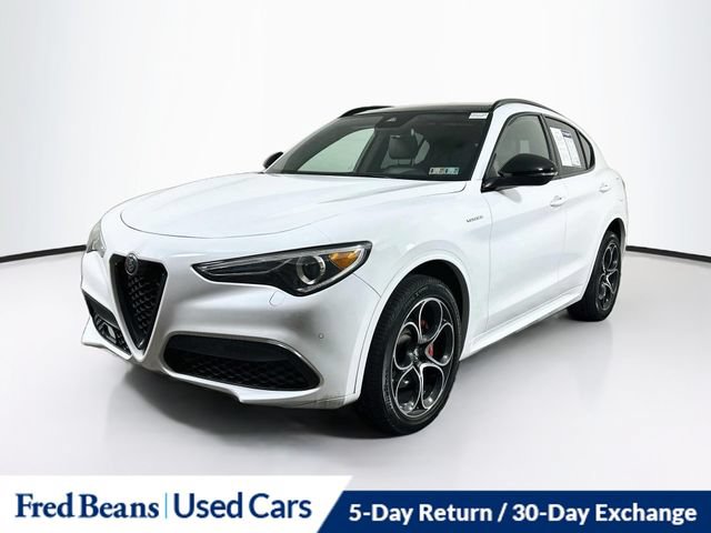Used 2023 Alfa Romeo Stelvio Veloce AWD/4WD image 4