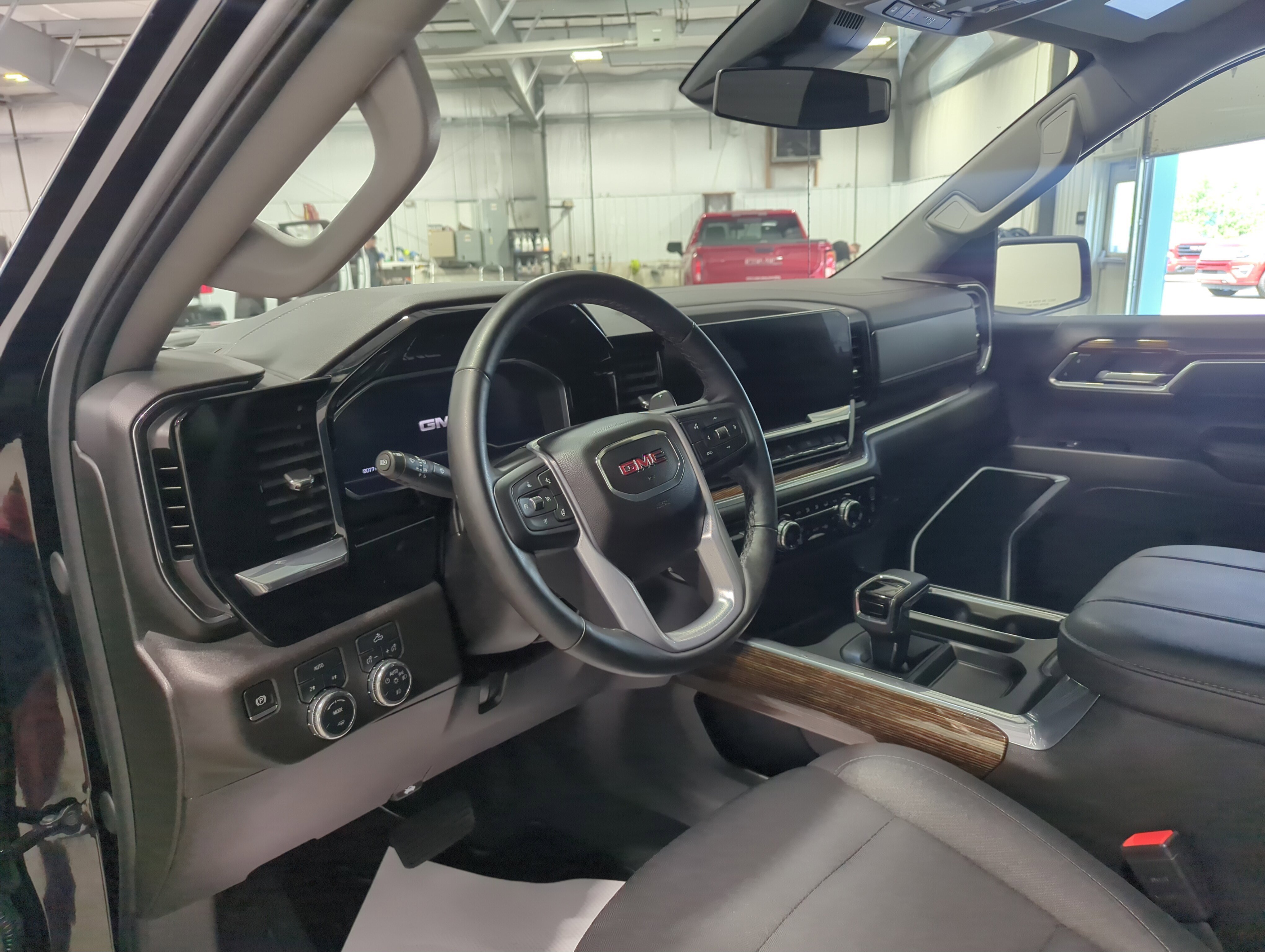 Used 2025 GMC Sierra 1500 Elevation image 13