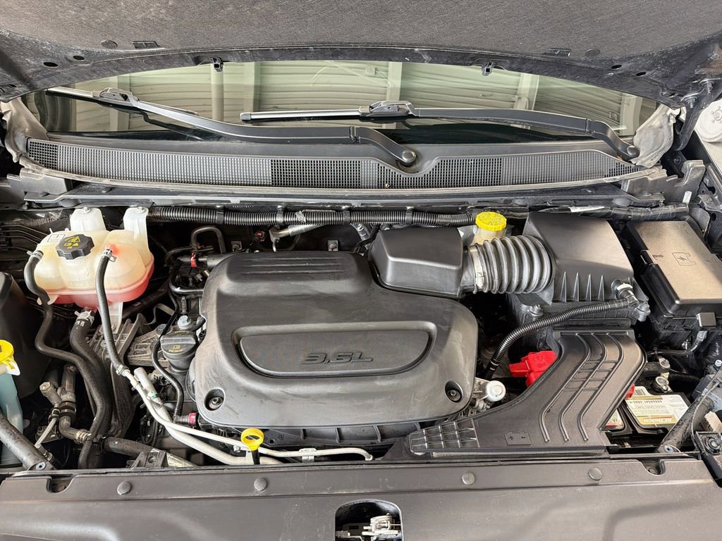 Used 2023 Chrysler Pacifica Touring-L FWD image 33