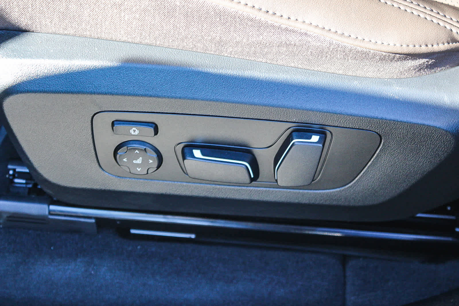 Used 2025 BMW X3 xDrive30i w/ Convenience Package image 21