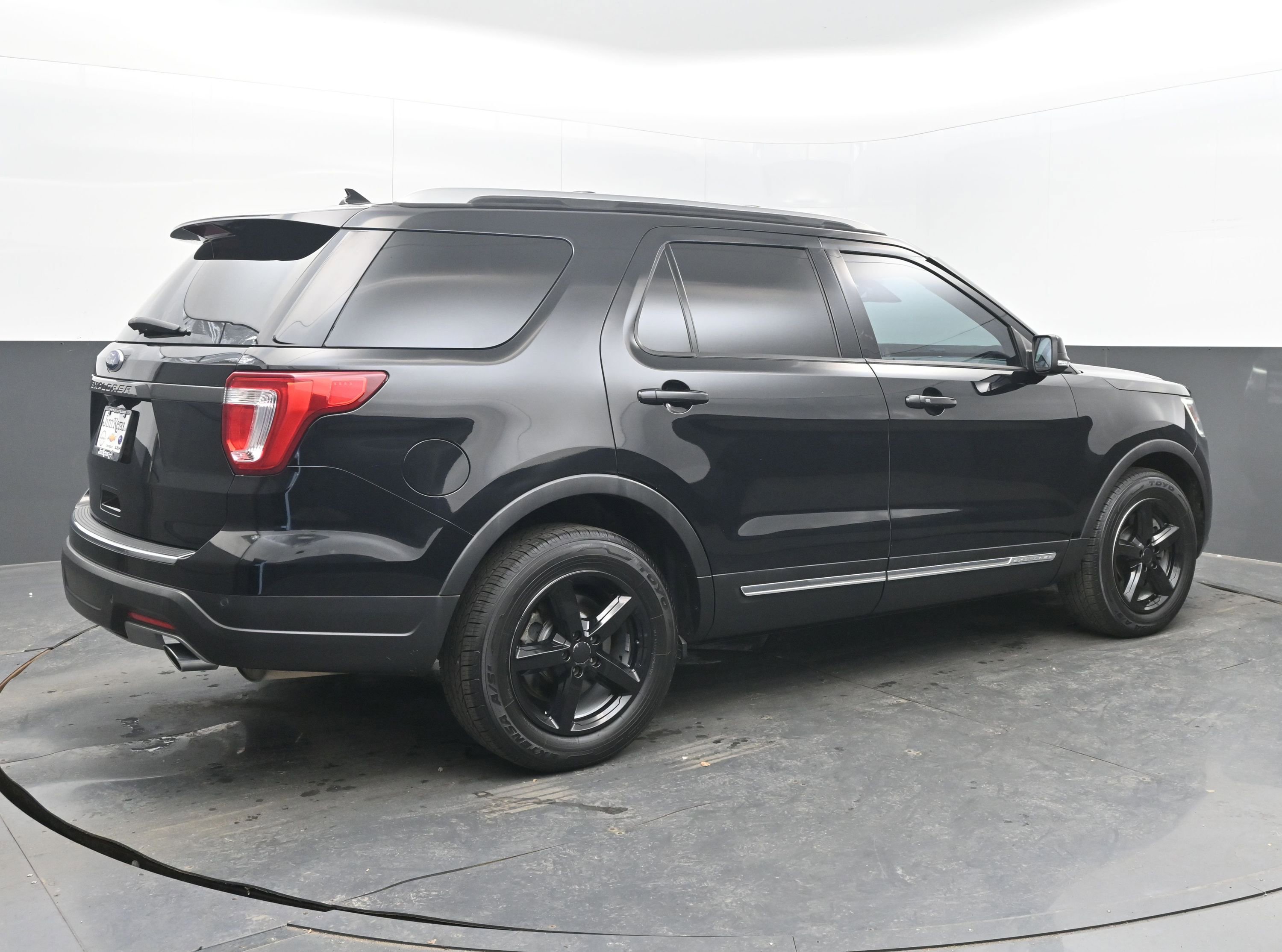 Used 2018 Ford Explorer XLT w/ Equipment Group 201A image 7