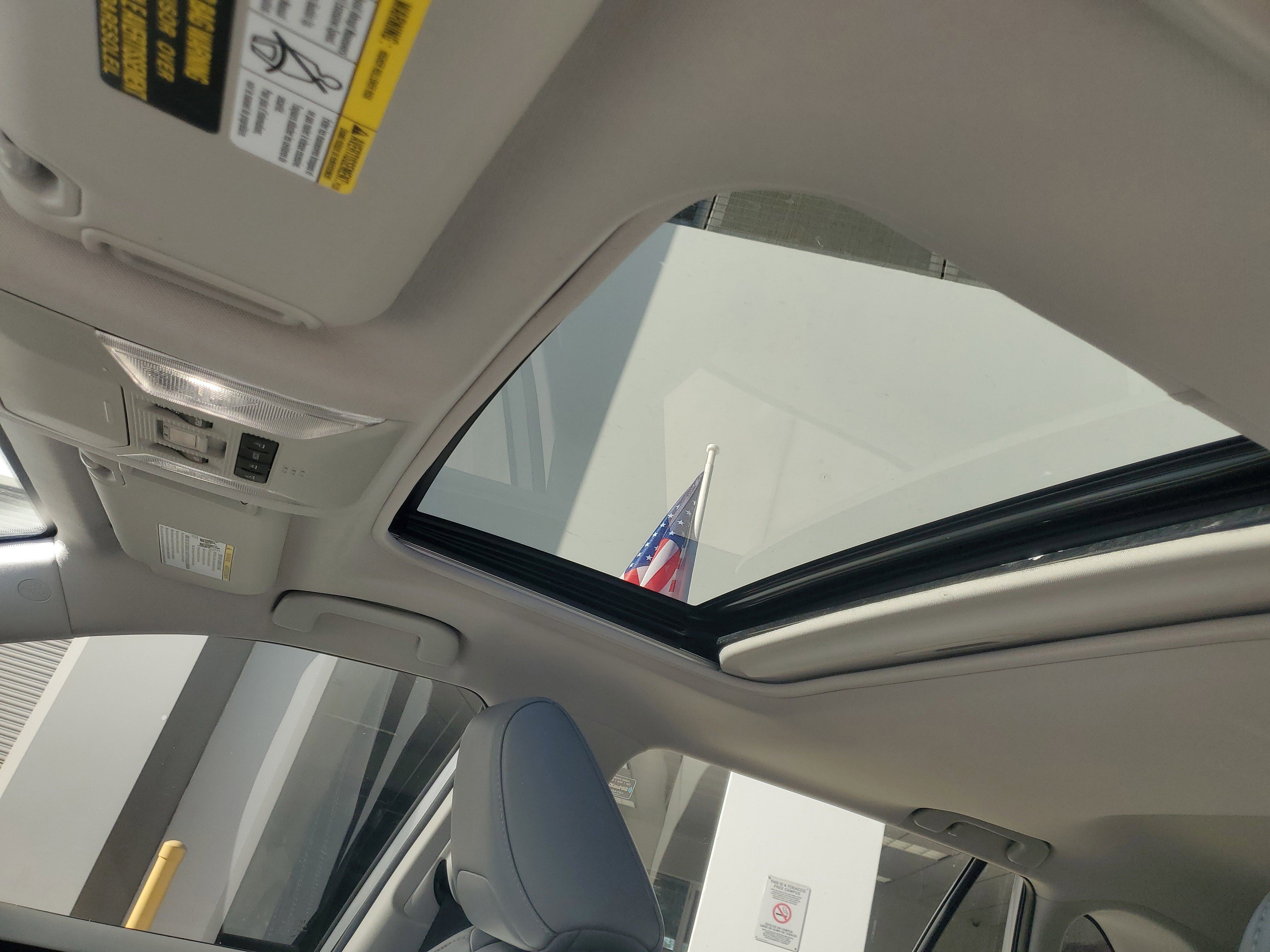 Used 2022 Toyota RAV4 XLE Premium image 21