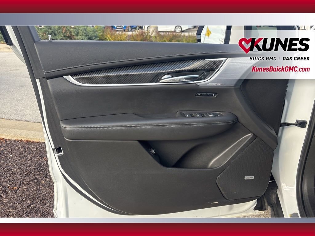 Used 2023 Cadillac XT6 Sport w/ Technology Package image 9