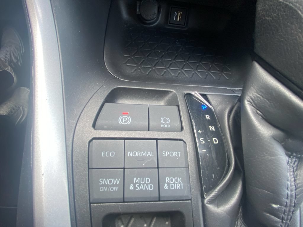 Used 2024 Toyota RAV4 LE AWD/4WD image 24
